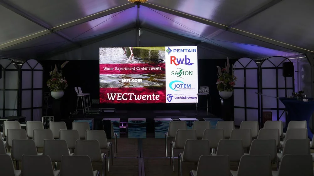 groot led scherm presentatie wec twente enschede