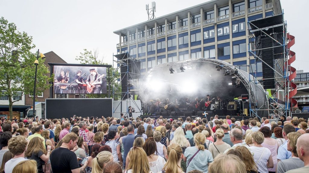 Mobiel LED scherm huren inclusief beeldregie tijdens buitenfestivals
