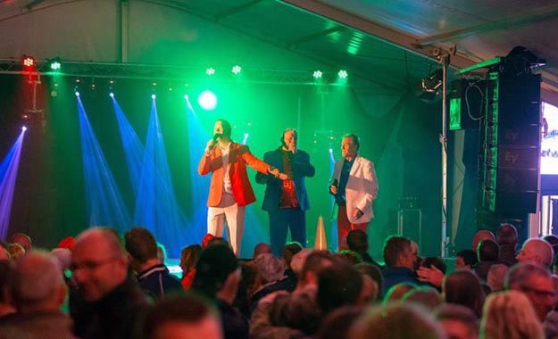 PA geluidsinstallatie huren met line-array voor concerten en optredens in Overijssel