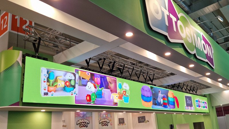 12 x 1 meter led wall hanging on truss during Internationale Spielwarenmesse in Nuremberg
